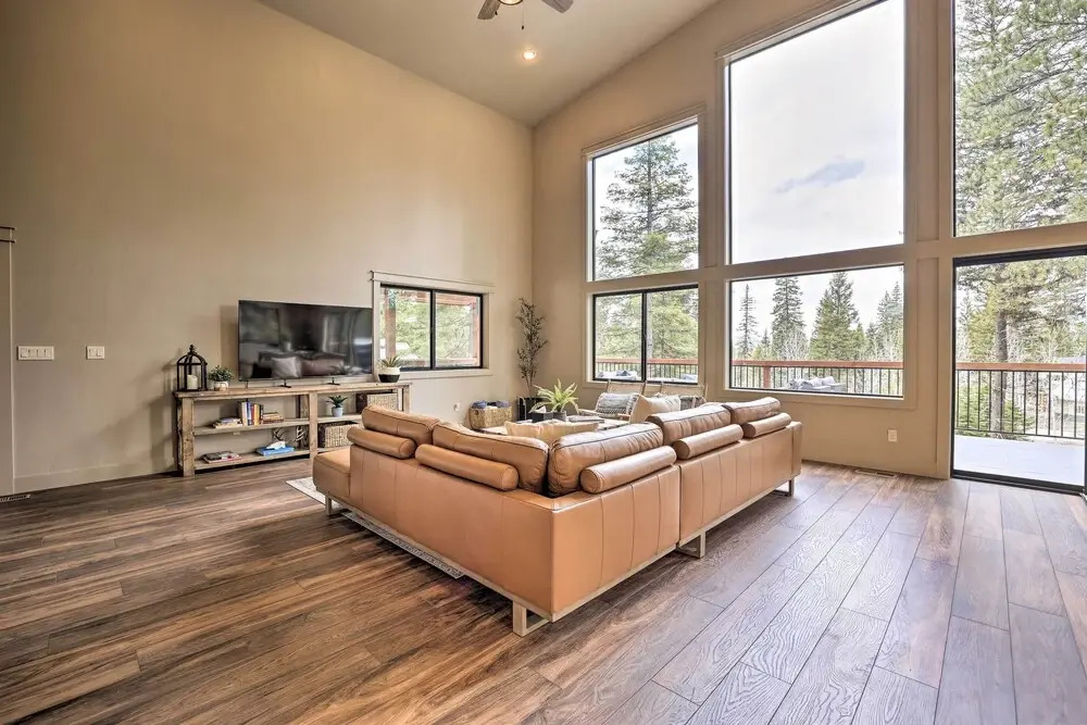 Family-friendly Cabin: Pool Access, Bikes & Games