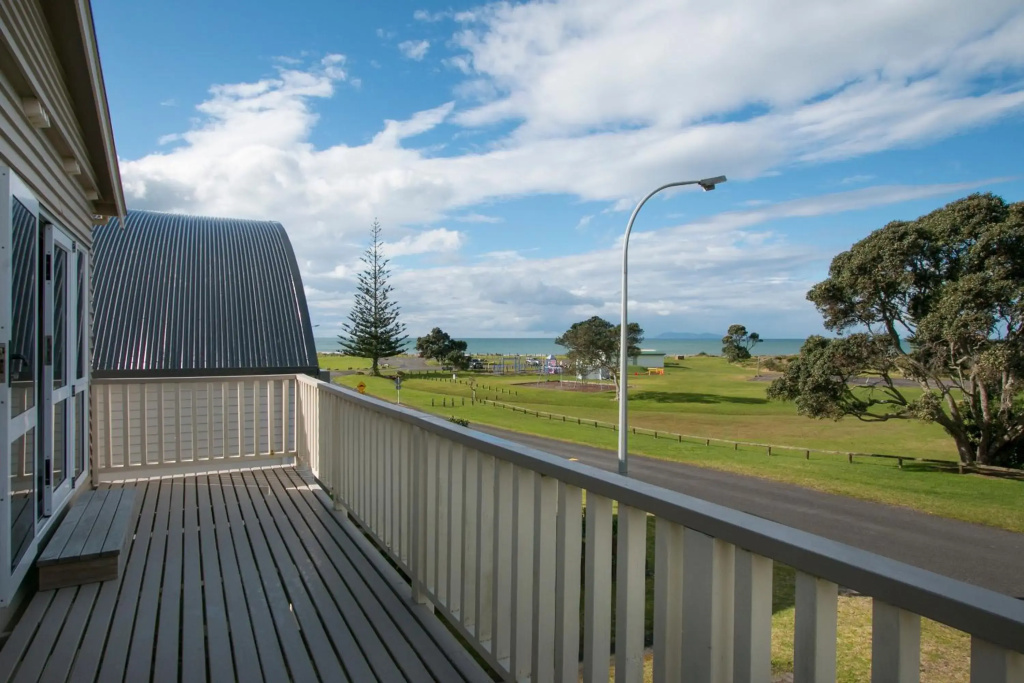 Waihi Charm - Waihi Beach Holiday Home