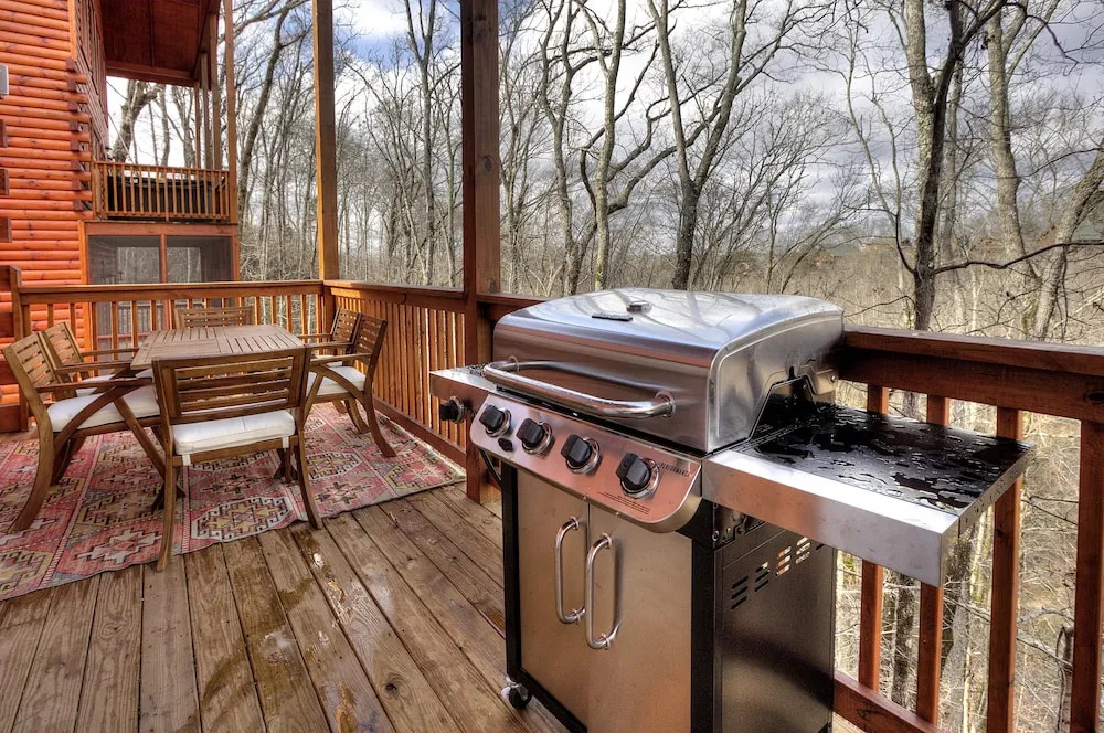 TOT NEW Cabin w/ Indoor Pool & HOT TUB Game Room & Video Wall