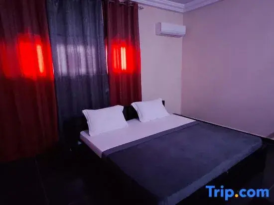 Room-deluxe Twin Beds in Royal Blue Gues