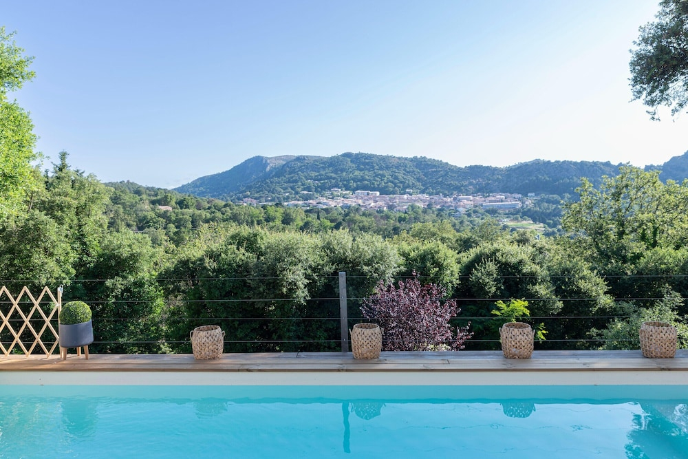 Charming Holiday Home With Private Garden