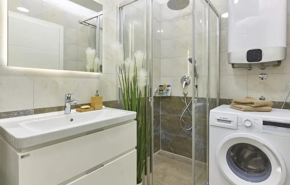 Stunning Home in Liznjan With Wifi and 2 Bedrooms