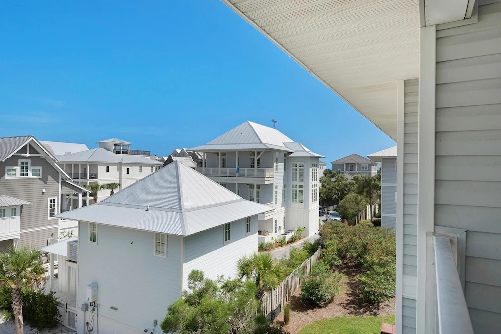 Beachside Villas 732- Southbound Serenity