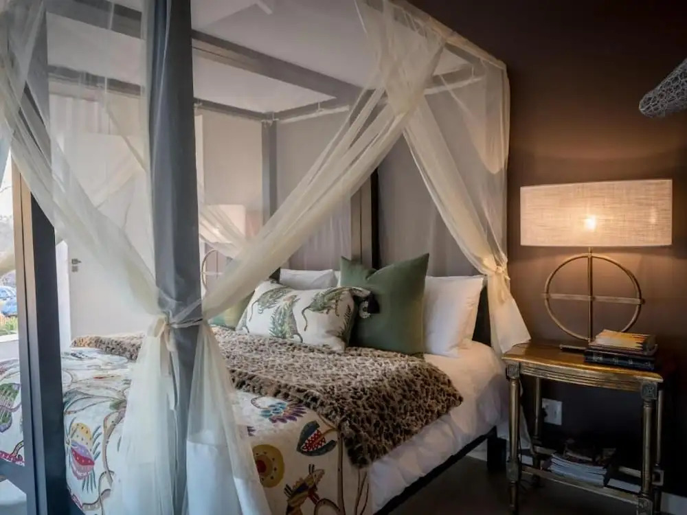 Safari Moon Luxury Bush Lodge