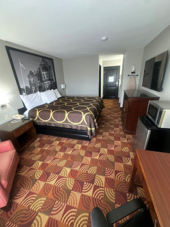 Super 8 by Wyndham Lake of the Ozarks