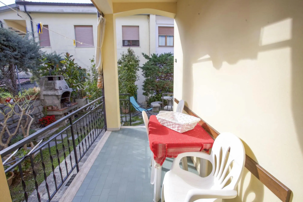 Pomonte La Posta large outdoor spaces and parking a few steps from the beach-POMONTE LA POSTA