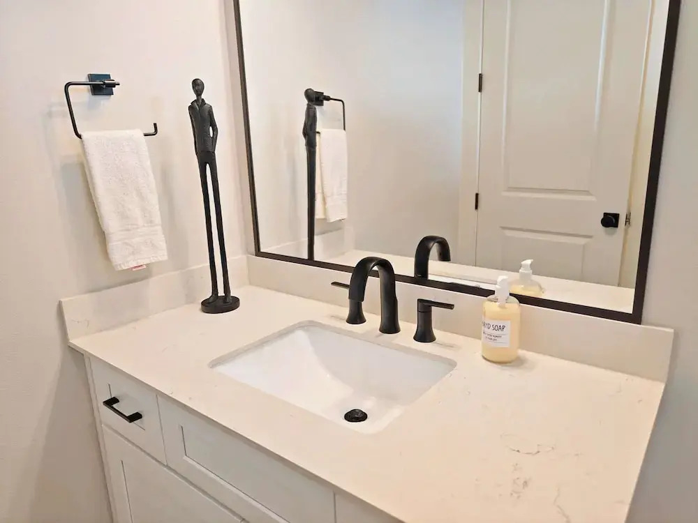 Northside Retreat Chic 3 Bdr, Pet Friendly!