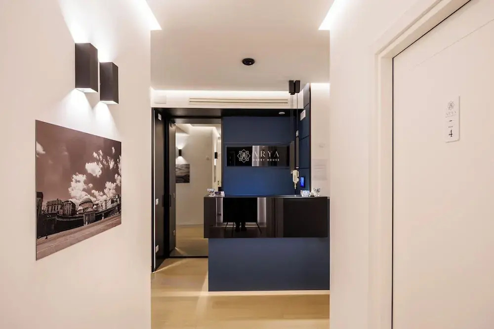 Arya Guest House