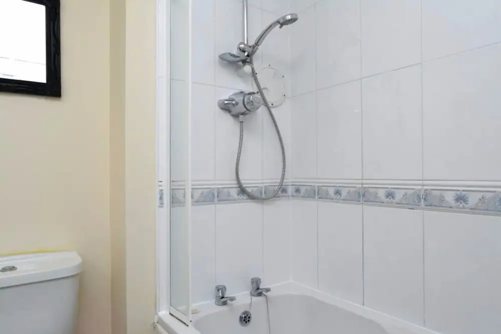 2 Bedroom Apartment off Leith Walk Sleeps 5
