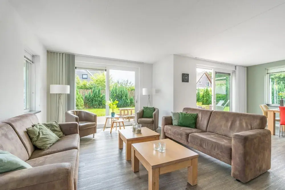 Spacious and Bright 10-person Holiday Villa