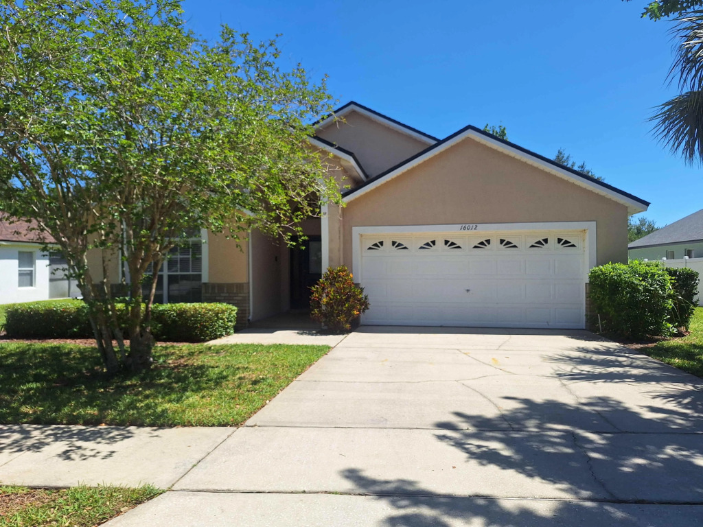 5/4 pool home with large pool deck and spa, Clermont, US