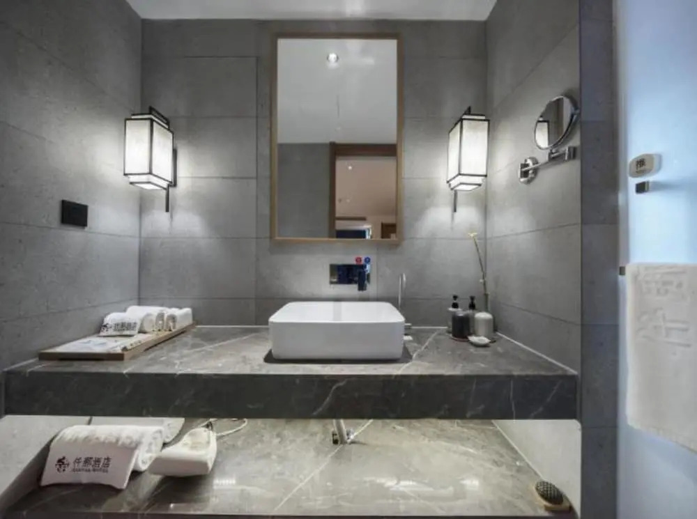 Qianna Bianyuan Hotel