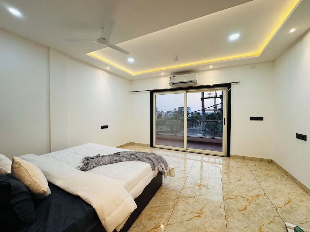 HE Azure 3BHK Bunglow Nr Apollo DB City