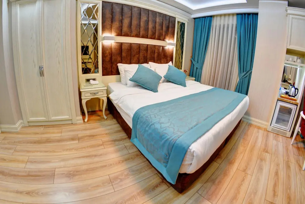 Novelty Hotel