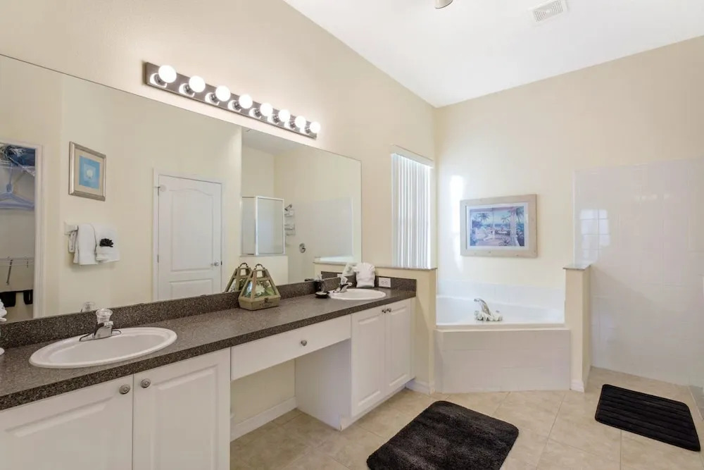 Award Winning Vacation Home With South Facing Pool And Spa Overlooking Conservation Land