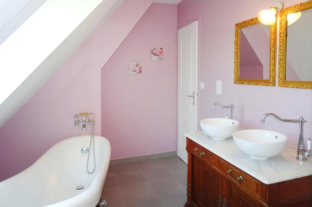 Semi Detached House, Bacilly