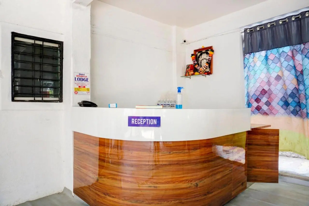 OYO 81205 Hotel Manikyaa
