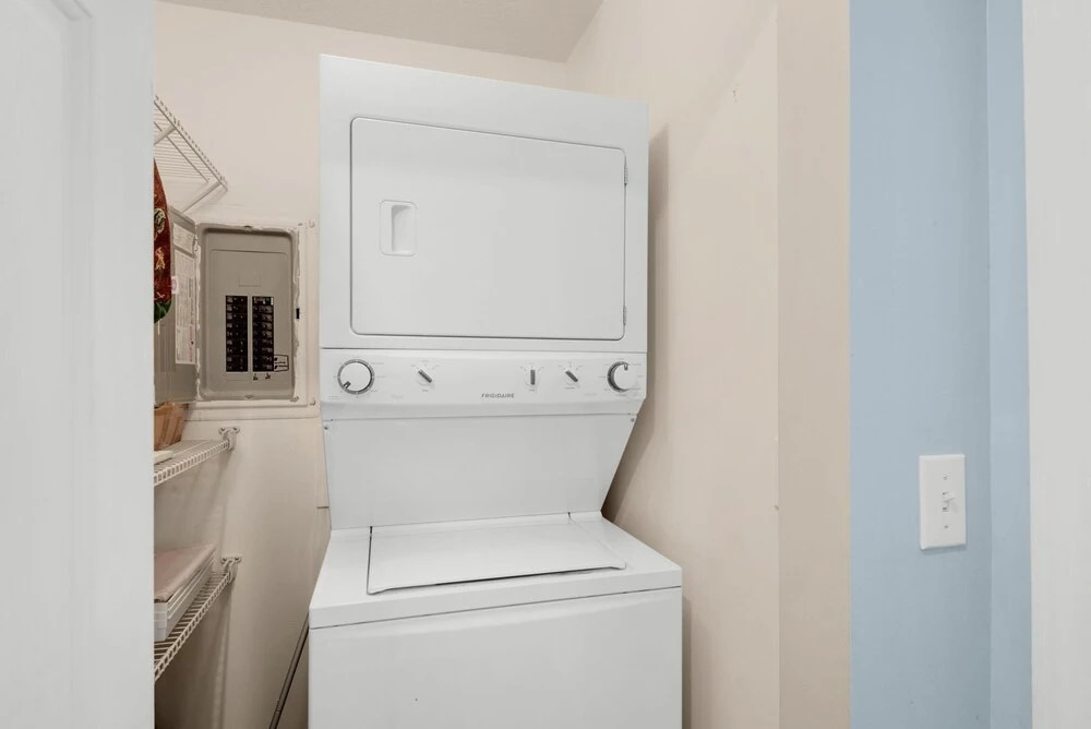 Twin Palms 402