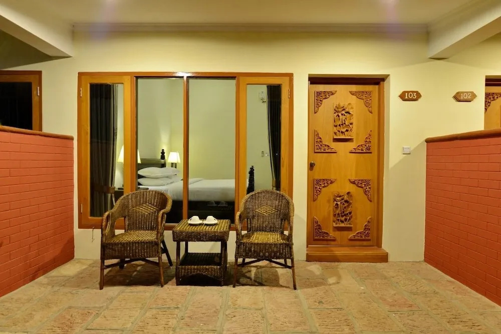 Royal House Hotel