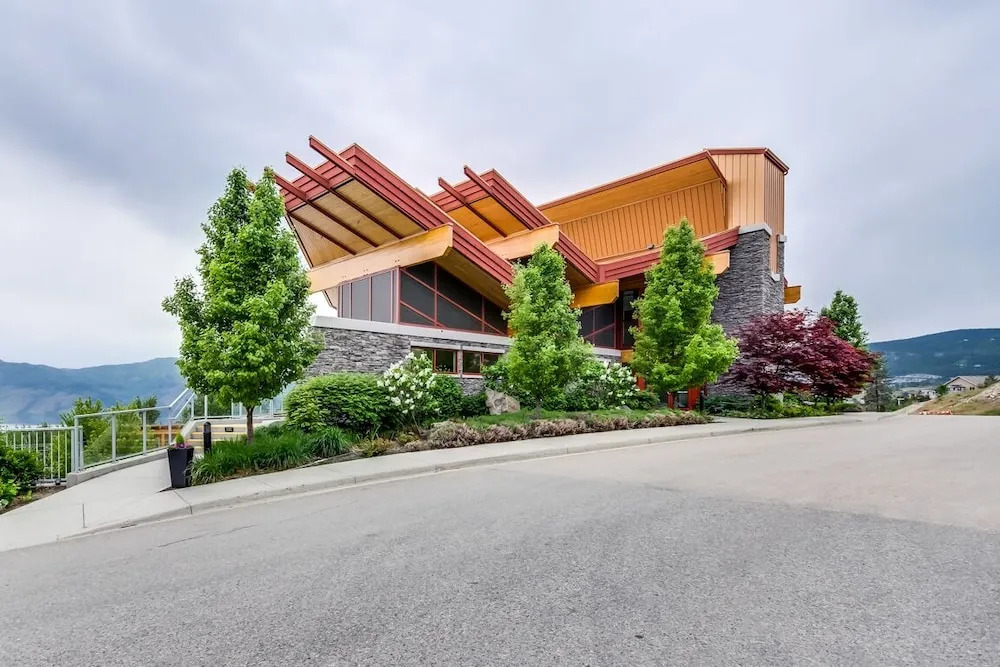 Fabulous Condo at Five Star Resort #209