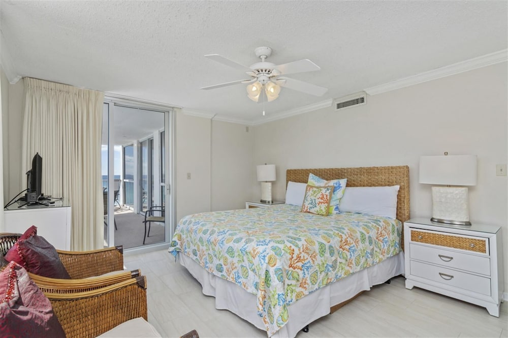 Shoreline Towers 1111 3 Bedroom Condo