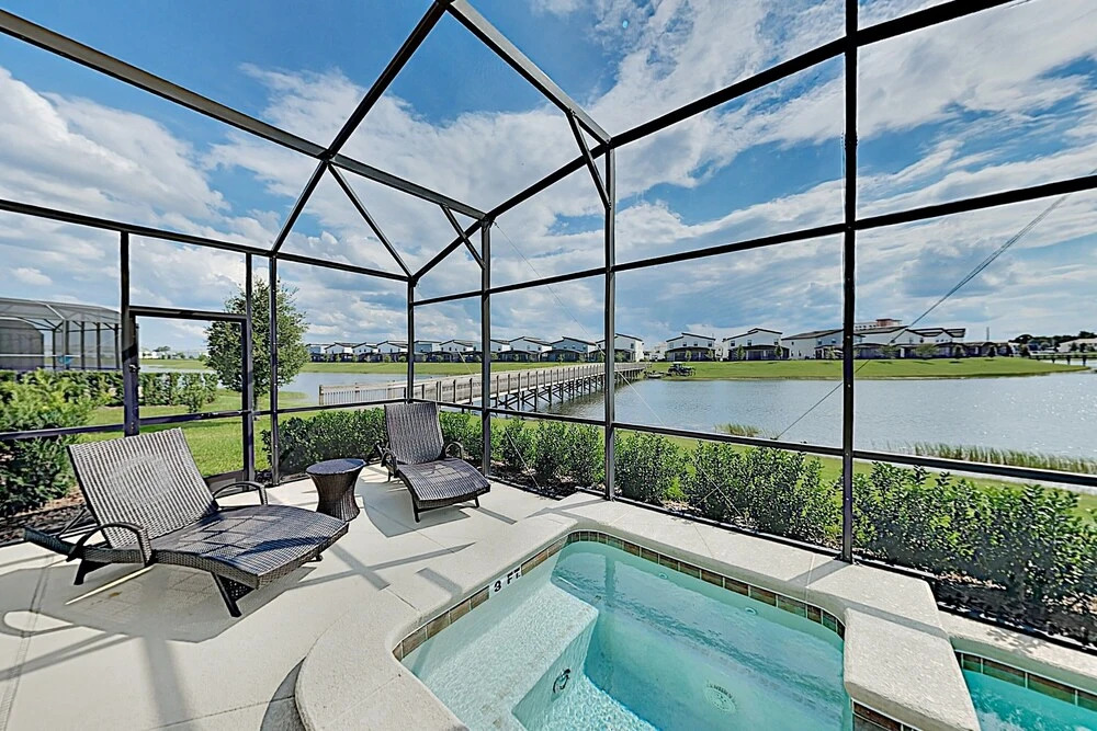 Storey Lake All-suite W/ Private Pool & Spa 5 Bedroom Home