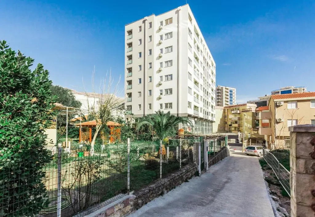 Apartments Lora 13.Jula, 15