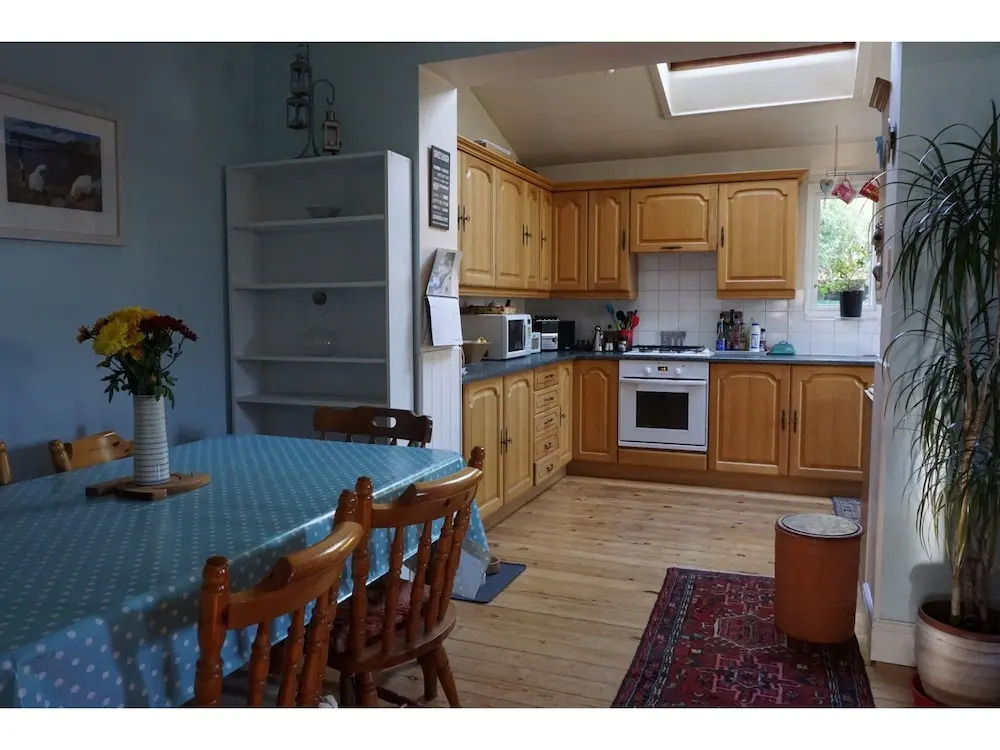 Comfortable Family Home in Oxford With Parking