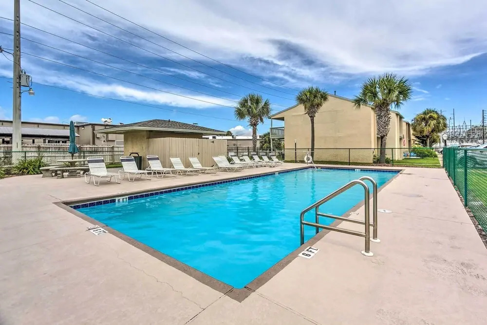 Walk to Beach: PCB Condo w/ Oceanfront Pool Access
