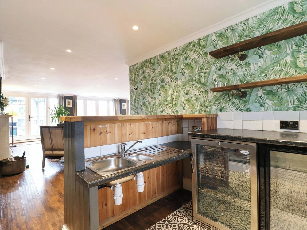 River Haven - River Thames Frontage House