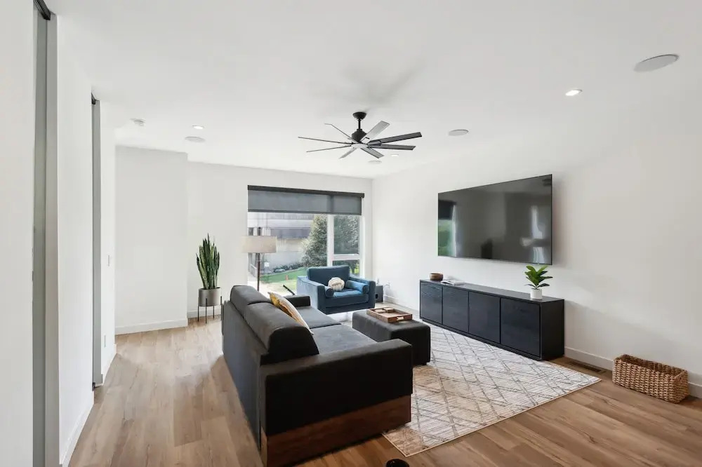 New Modern Townhome With Rooftop Patio 2 Bedroom Townhouse by RedAwning