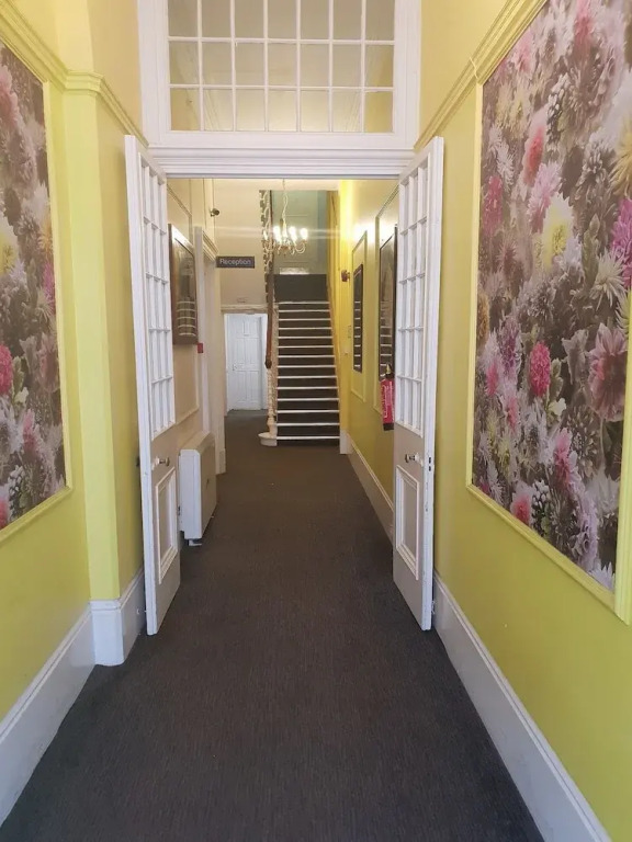 Acacia Hotel