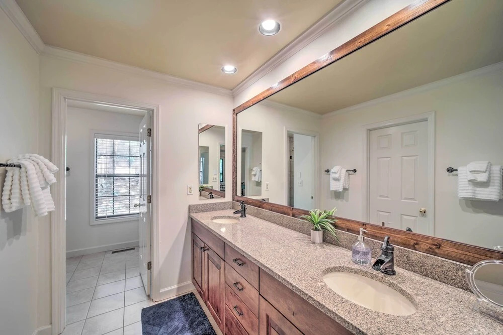 Scenic Sapphire Condo w/ Deck + Gas Grill!