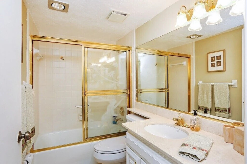 Gulf And Bay Club- B507 Great Location! 2 Bedroom Condo
