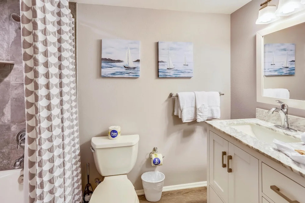 Trillium 1C Beach Front Condo With Private Balcony/updated/pool