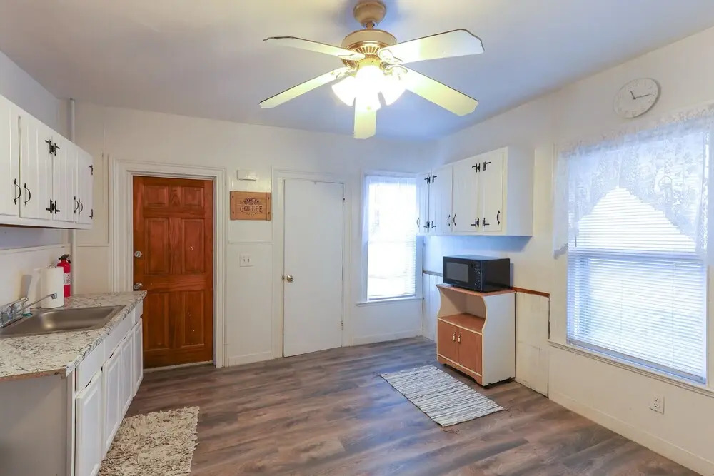 Cozy Bridgeport Apartment: 2 Mi to Downtown!