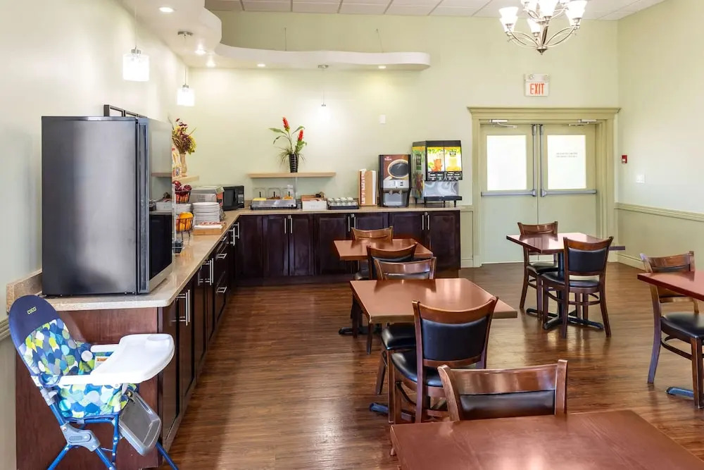 Days Inn & Suites Whitecourt