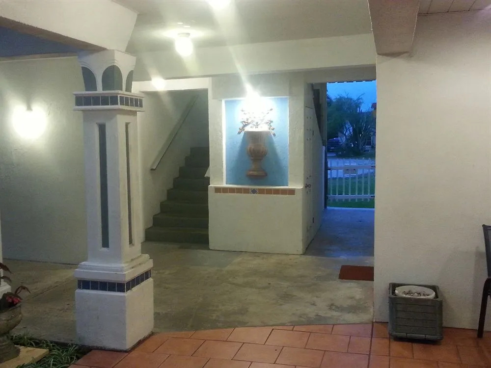 Island House Resort Hotel