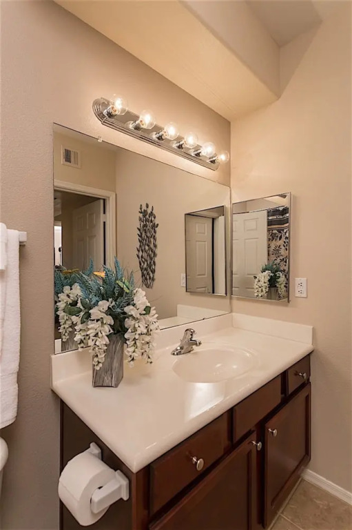Canuck Condo 2 BR by Casago