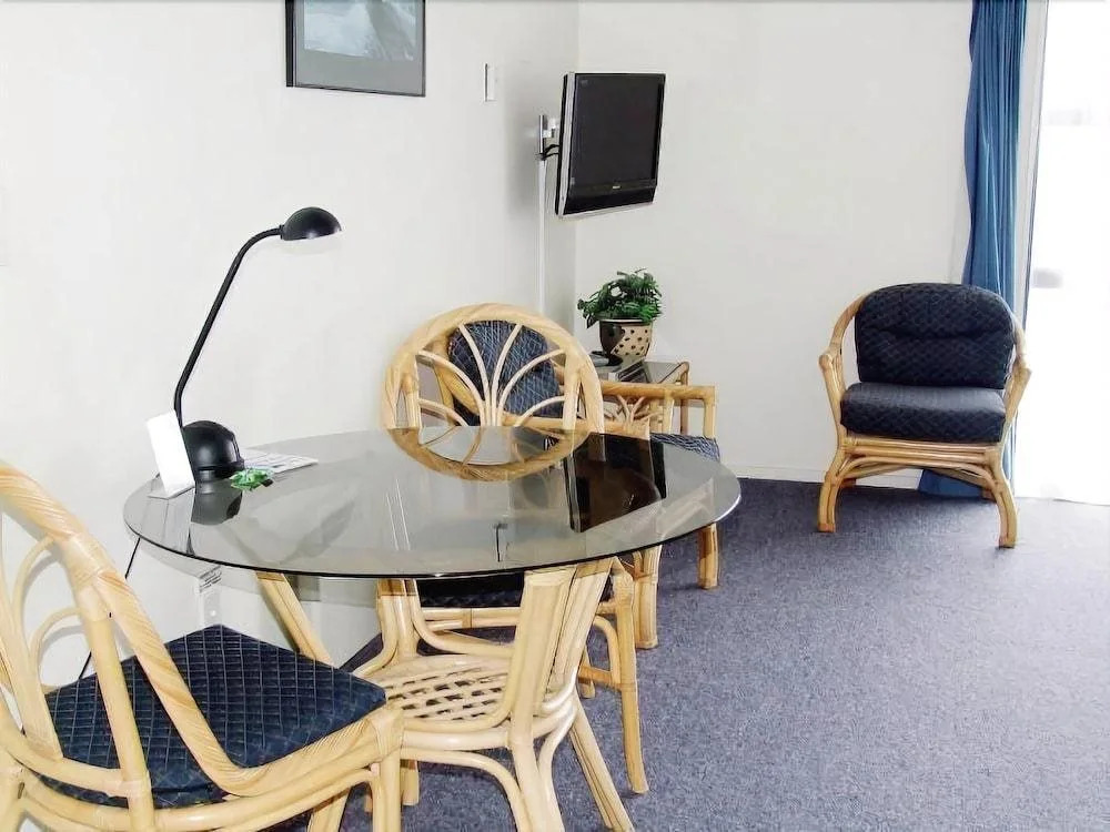 Sails Motor Inn