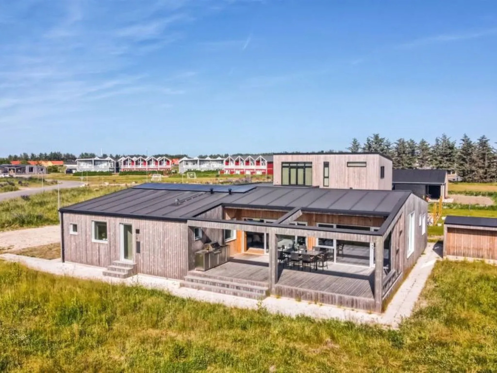 "Nikoline" - 950m from the sea in NW Jutland