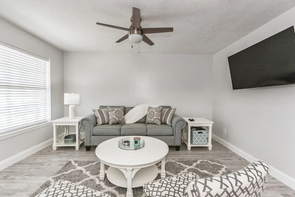 Wisteria Unit A - 2 Br Townhouse