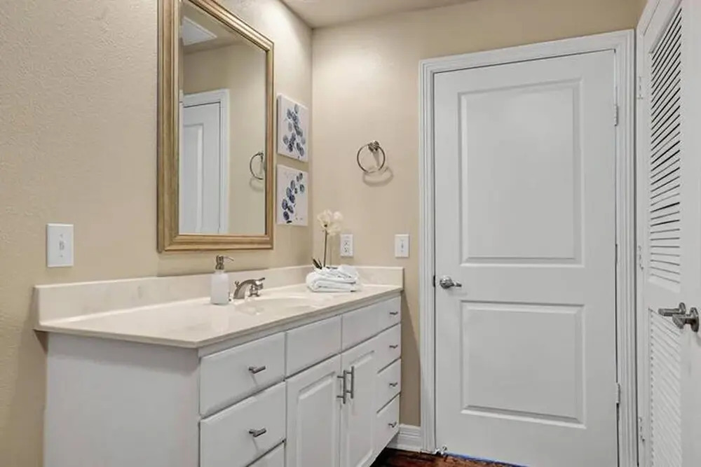 FRONTDESK Calais Midtown Apts Houston