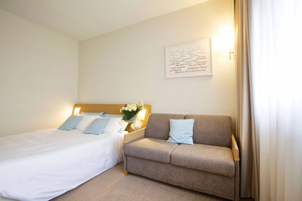 Living Place Hotel