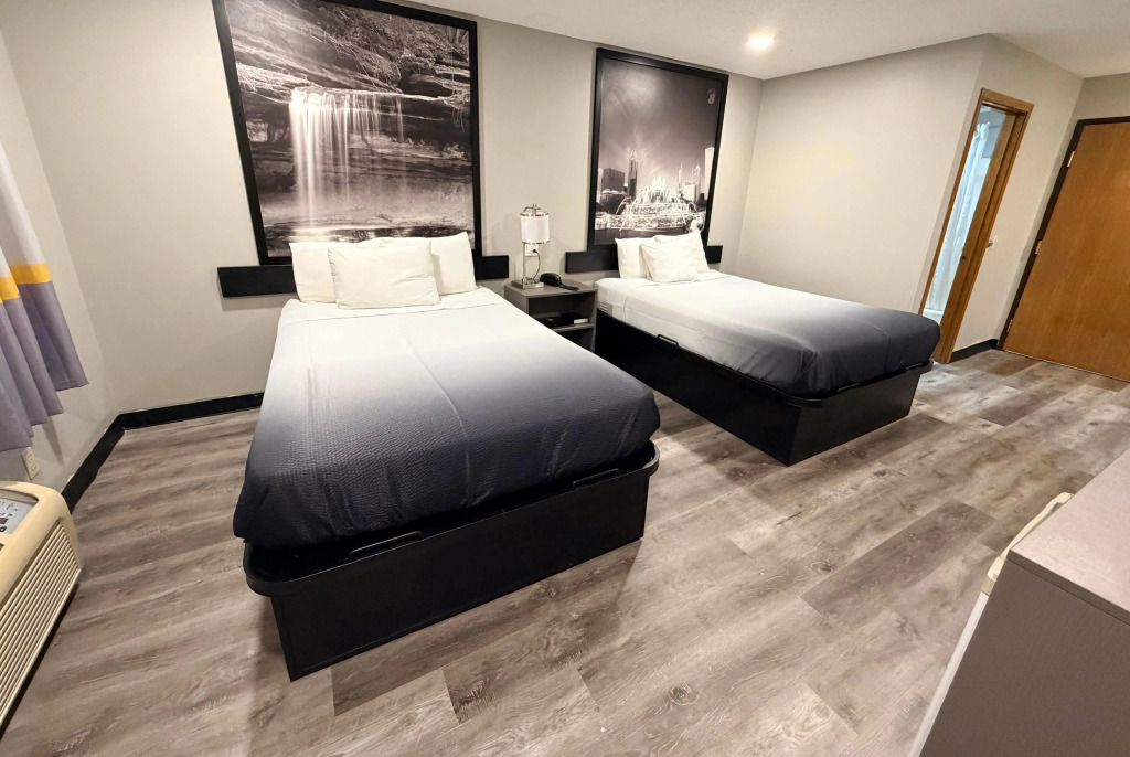 Super 8 by Wyndham Macomb