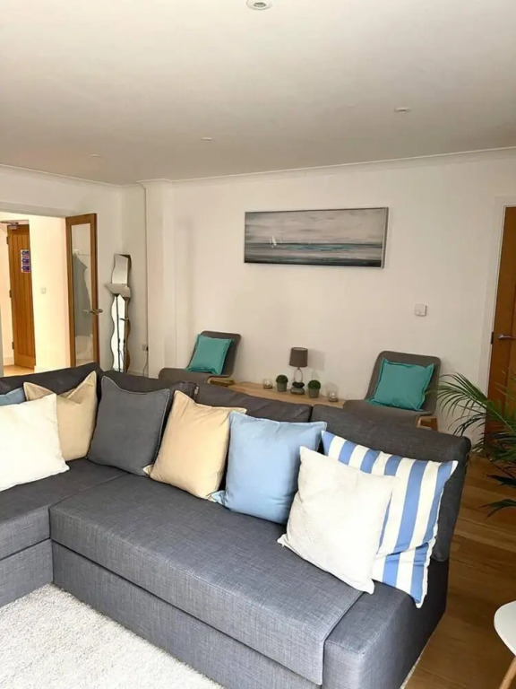 Luna Beach - Luxury Carbis Bay Apartment + Parking