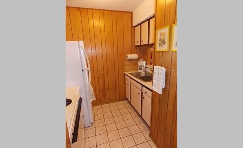 Driftwood Isle 1 Bedroom Home by RedAwning