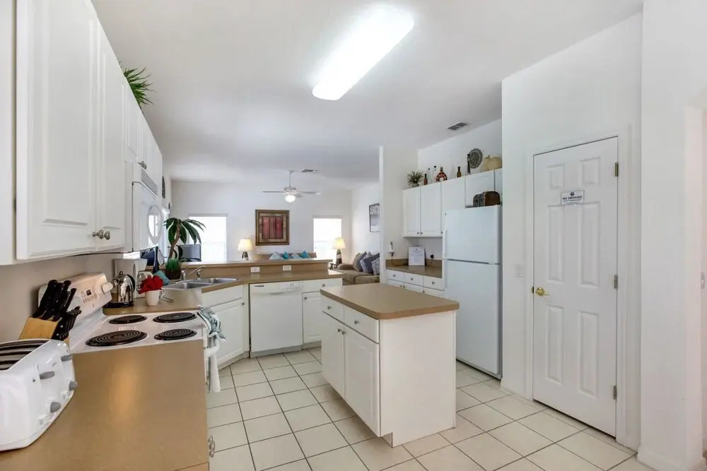 Stunning 4 bed Villa With South Facing Pool and spa With no Immediate Rear Neighbors Overlooking Conservation - 379