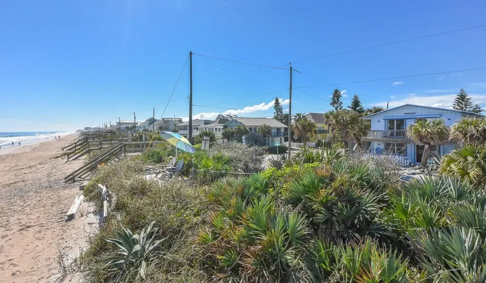 The Artist Beach House Beachfront 6298s