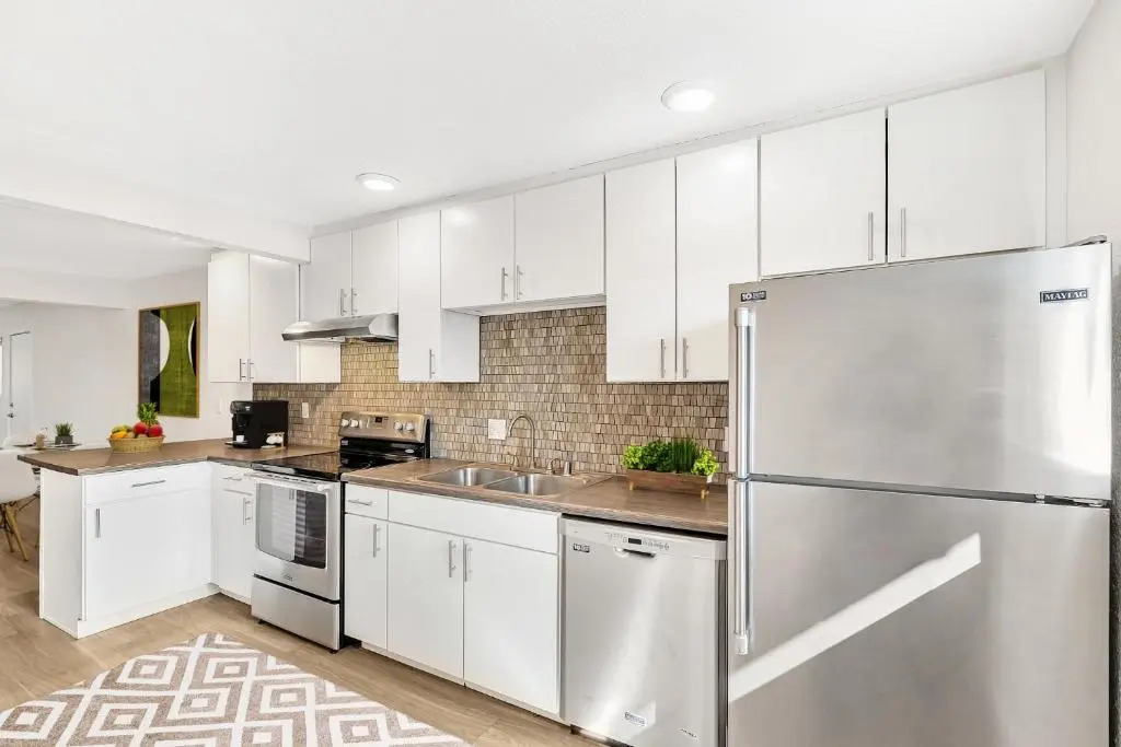 Large Apartments in LAKEWOOD - SK